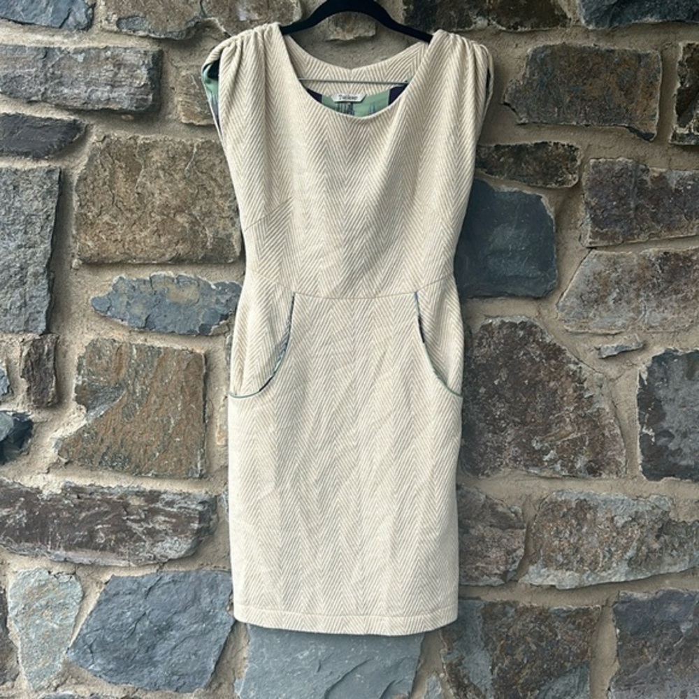 Tucker Wool Retro Ruched Sleeveless Sheath Dress in Beige/White Size 2/4
